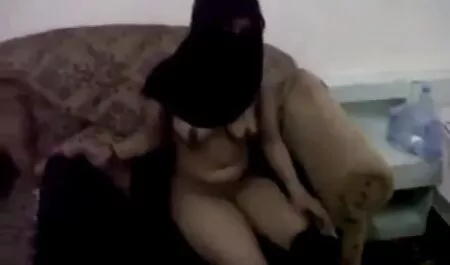 اتخاذ الحلمة في السيارة مع شخص افلام جنس مترجمه بالغ.