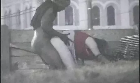 بوسها ويجلب إلى ديك. افلام سكس كامله مترجم
