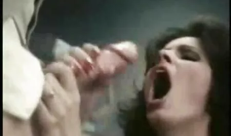 اثنين من الشباب موقع افلام سكس مترجم عربي الطبيب على الشرفة