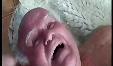 رجل محظوظ افلام سكس تبادل الزوجات مترجم حاول بعض الثدي في حزب البكالوريوس.