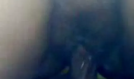 عذراء ، تحت عين افلام جنس رجال الطبيب في الحمام.