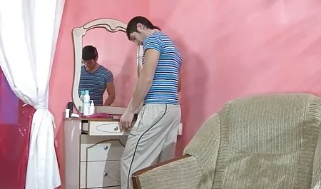 الغريب, انها خطف رجل وتمتص الحيوانات المنوية له افلام سكس تبادل ازواج مترجم في حين جعل اللسان لذيذ.